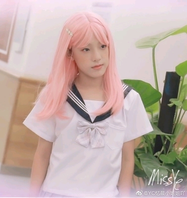 时代峰峻艺人女装第三波 TF家族三代全员颠覆形象，女装造型引热议